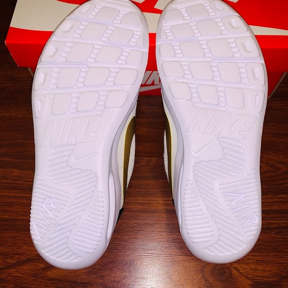 WMNS Nike Air Max Oketo - Picture 6 of 10